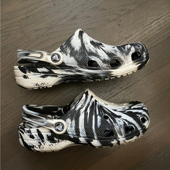 Crocs black white swirl pattern m5 w7 - Picture 3 of 5